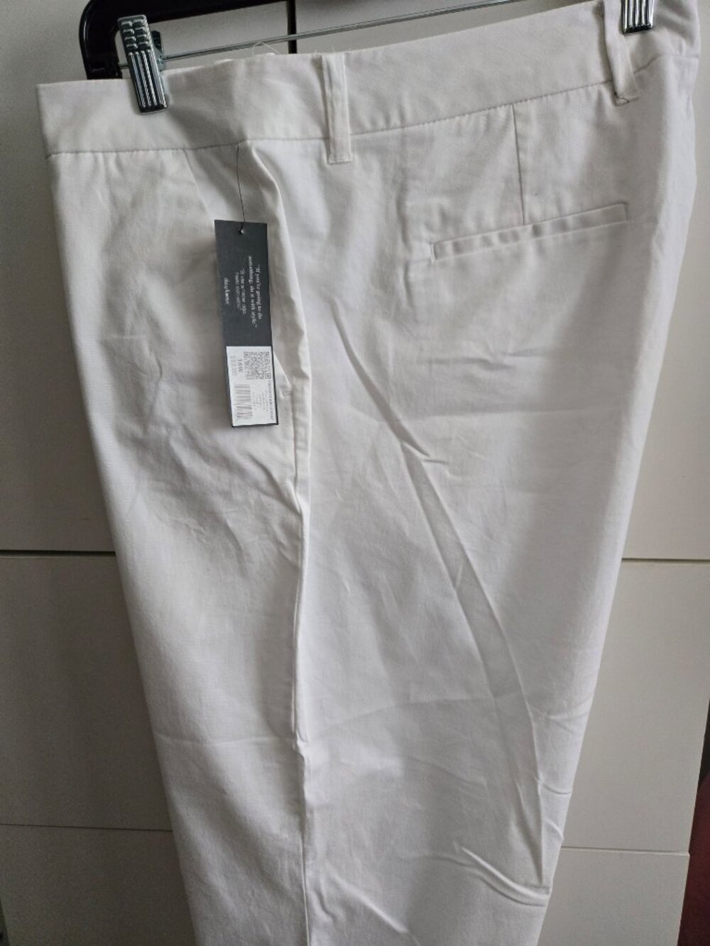 NWT White Chinos/Ankle Pants 16W Daisy Fuentes